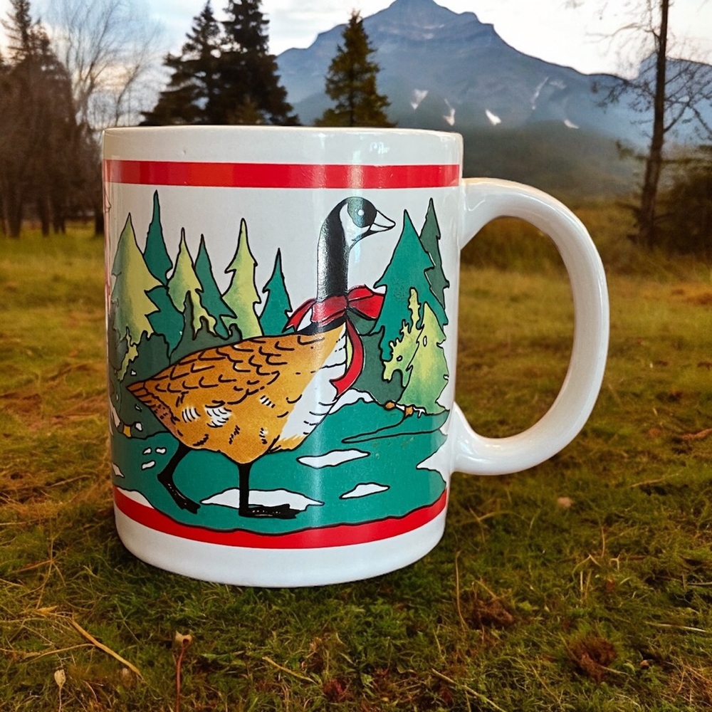 Vintage 1986 coffee mug with Canadian Geese Christmas Bells & Holly. VGUC - Picture 4 of 5